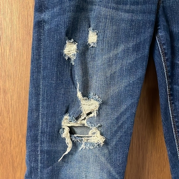 Express size 6 dark wash destress mid-rise jegging
jeans - Picture 5 of 14
